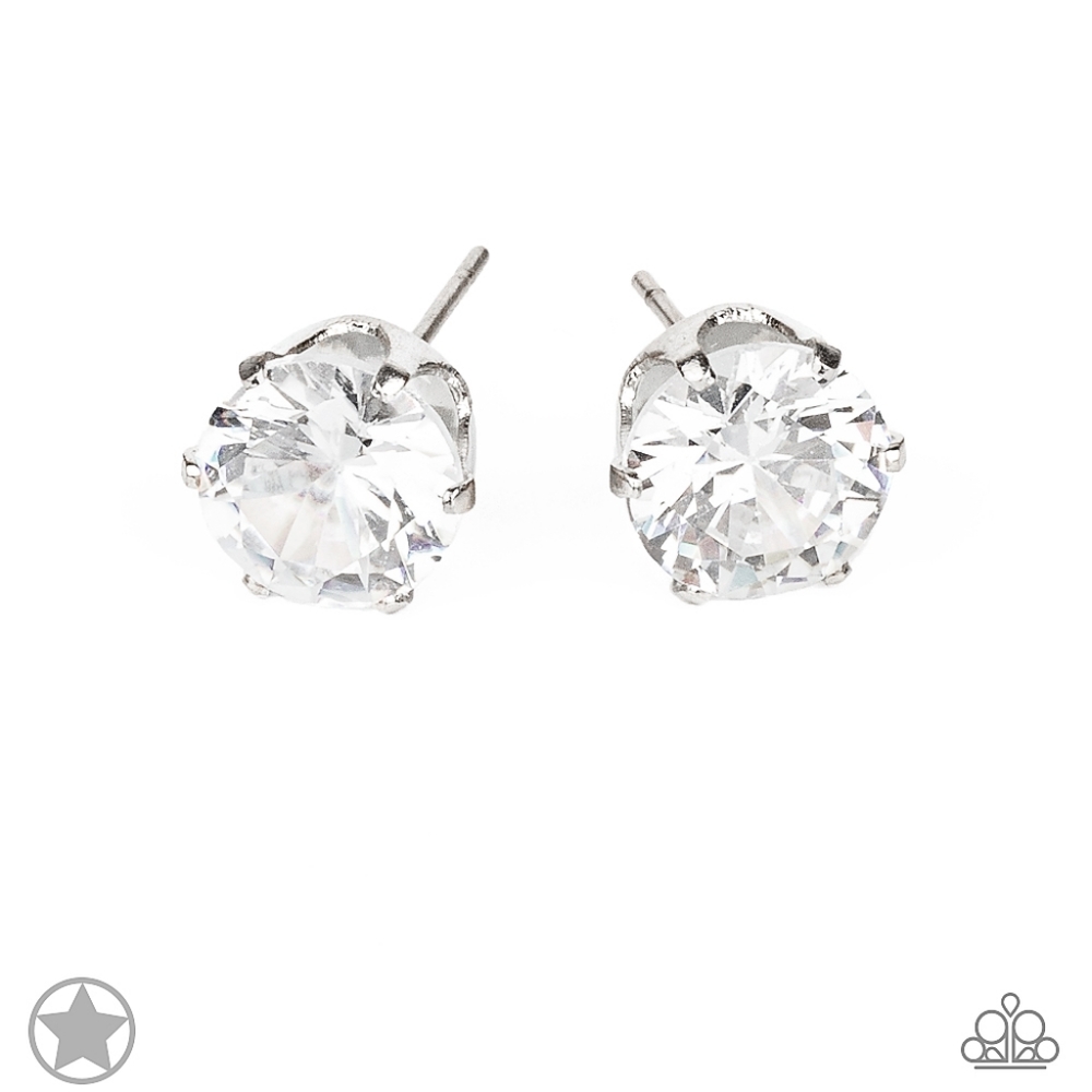 Just in TIMELESS Earrings 👌 👏 👍 Post Silver White Afordable